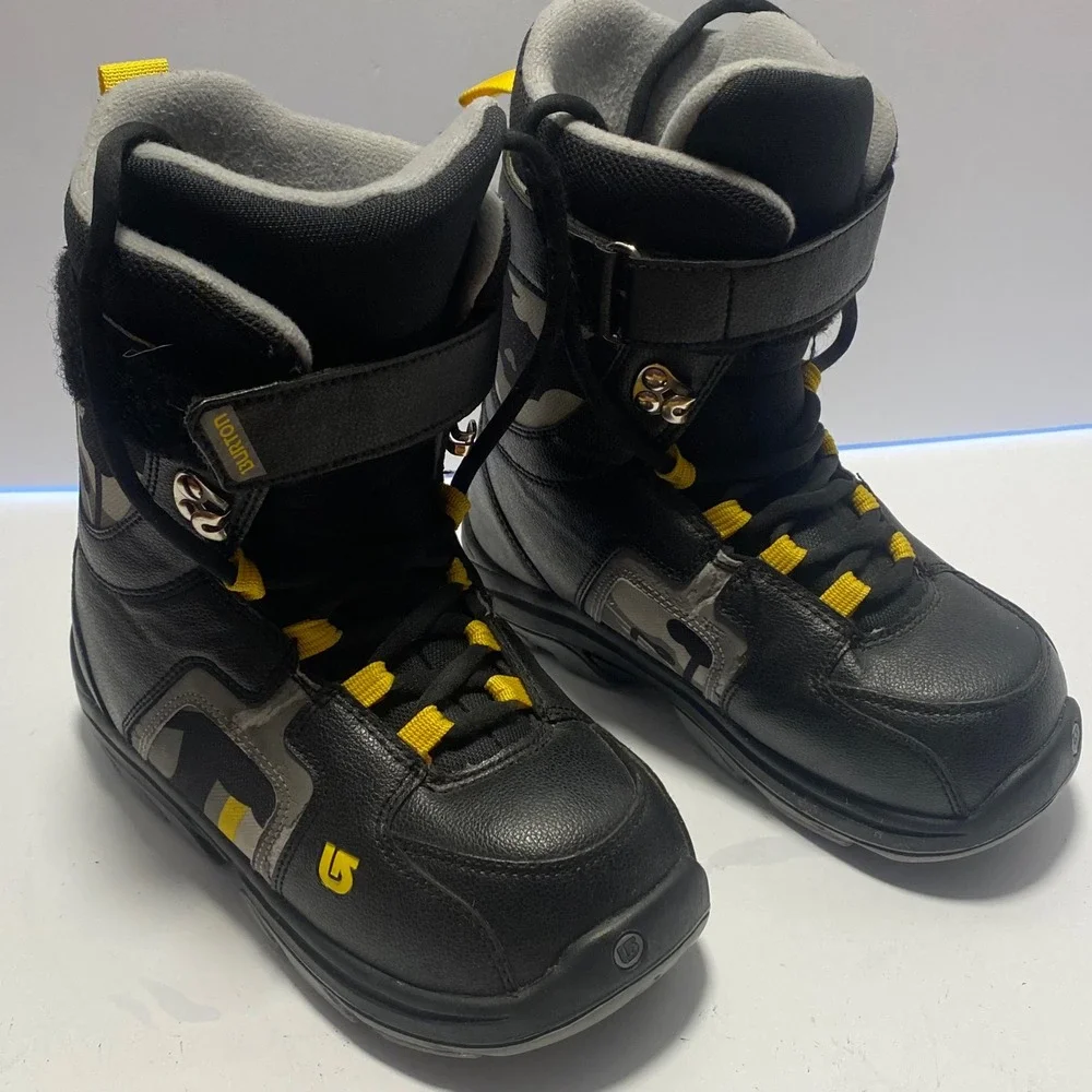 Burton Freestyle Snowboard Boots Youth Size 6 Black Yellow Good Condition